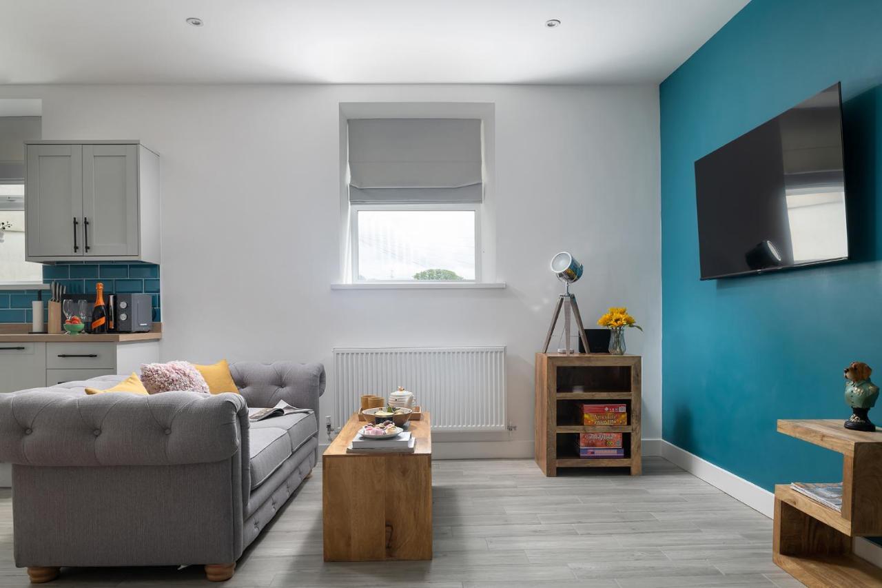 New Romantic, Dog Friendly Hideaway, Snowdon Views *