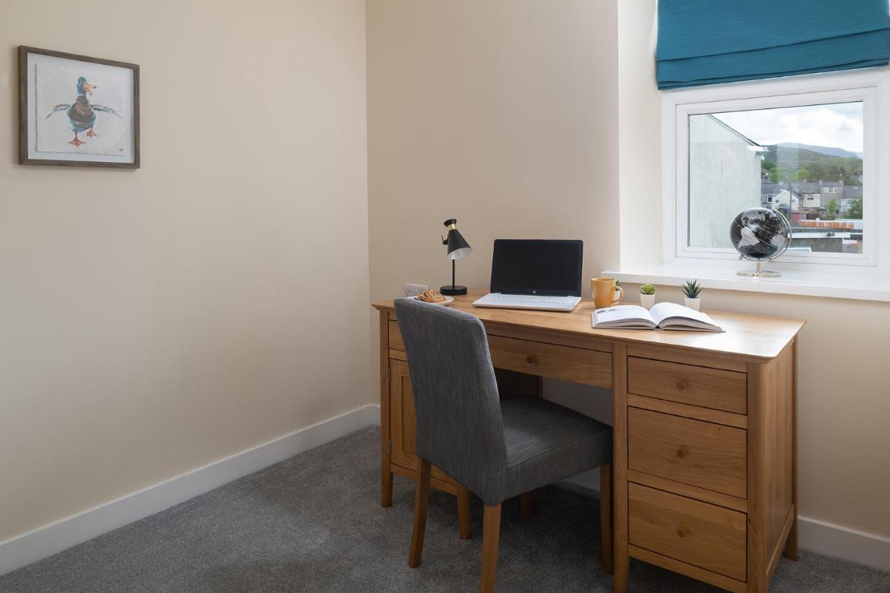 New Romantic, Dog Friendly Hideaway, Snowdon Views