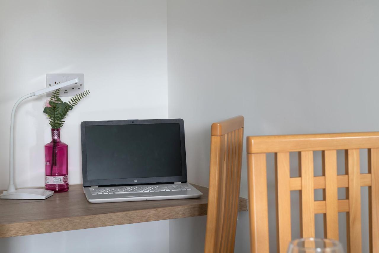 New Romantic, Dog Friendly Hideaway, Snowdon Views *