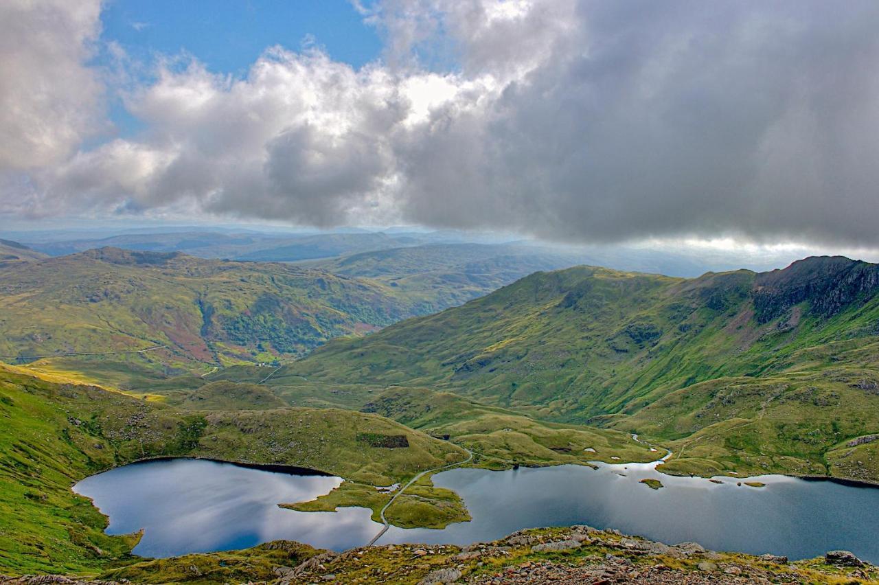 New Romantic, Dog Friendly Hideaway, Snowdon Views * Caernarfon