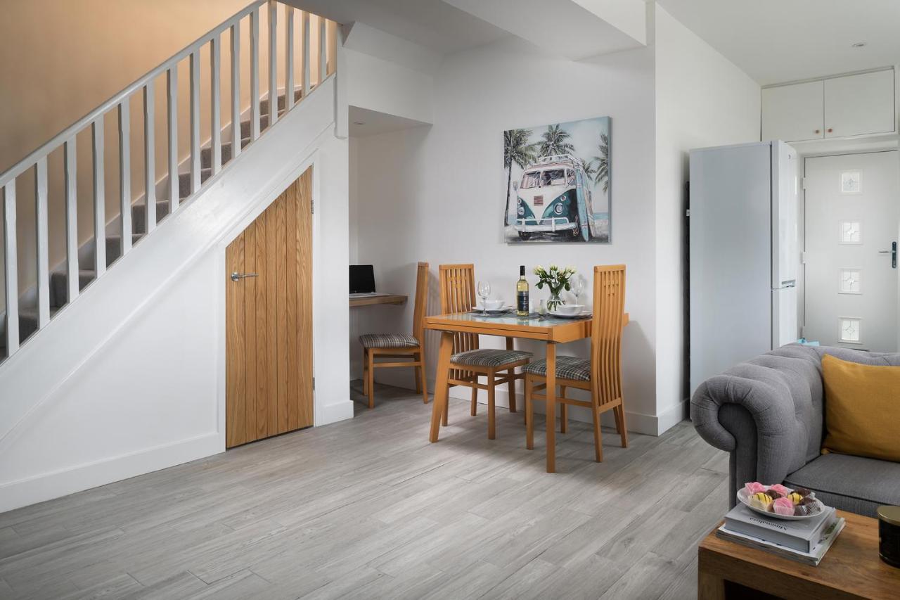 New Romantic, Dog Friendly Hideaway, Snowdon Views Holiday home